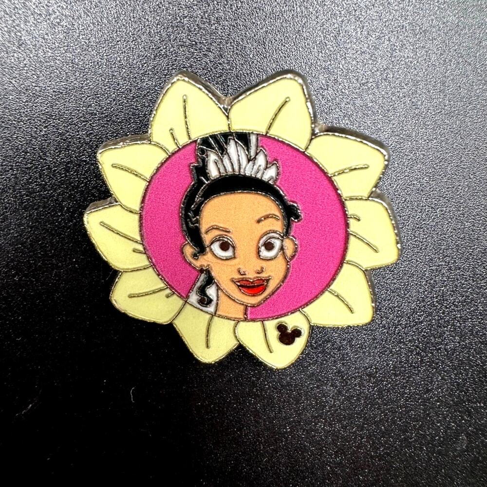 2011 WDW Hidden Mickey Princess Flowers Tiana Princess and the Frog Disney Pin
